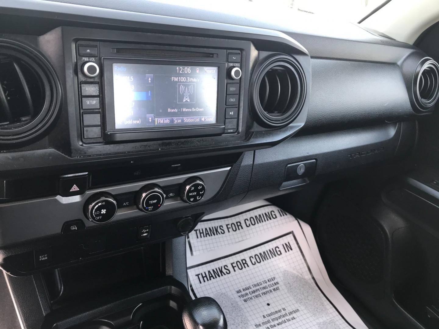 2016 White /Gray Toyota Tacoma SR5 (5TFRX5GN1GX) with an 2.7 V4 engine, Automatic transmission, located at 577 Chester Pike, Prospect Park, PA, 19076, (610) 237-1015, 39.886154, -75.302338 - Photo#14